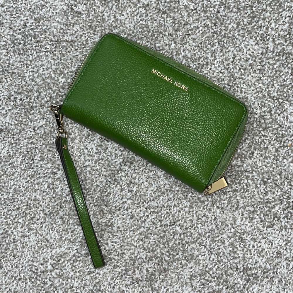 beautiful green michael kors wallet with wrist strap
